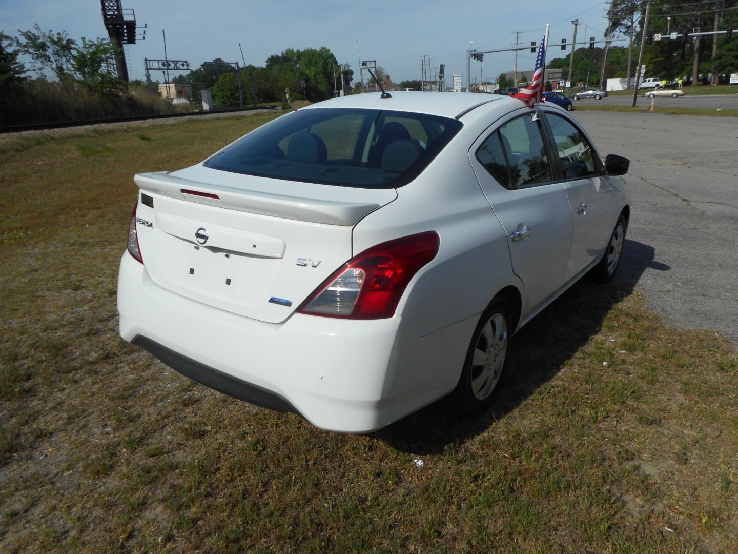 2016 White Nissan Versa (3N1CN7AP9GL) , located at 2553 Airline Blvd, Portsmouth, VA, 23701, (757) 488-8331, 36.813889, -76.357597 - Photo#5